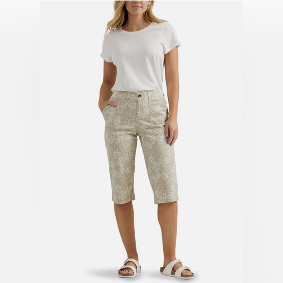 Lee Flex-To-Go Capri Skimmer Women's Size 16 Medium Ecru Floral Pants Comfy EUC. - Picture 1 of 12